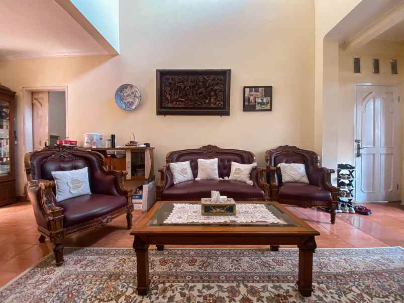 rumah second 2 lantai besar dan mewah di pitara depok