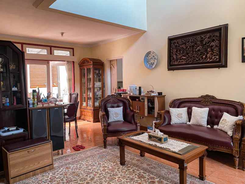 rumah second 2 lantai besar dan mewah di pitara depok