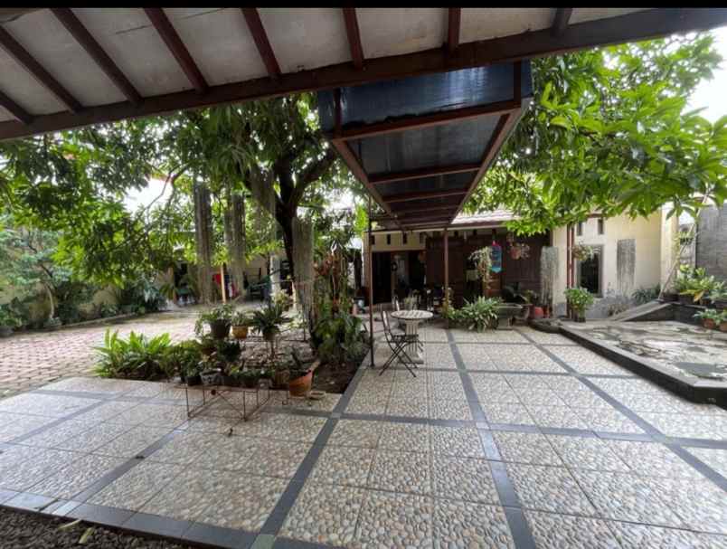rumah second 2 lantai besar dan mewah di pitara depok
