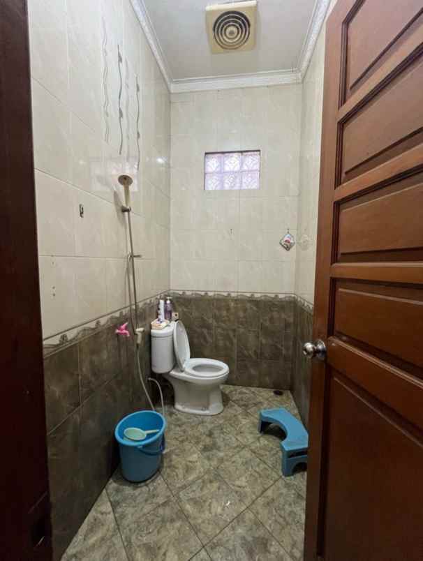 rumah second 2 lantai besar dan mewah di pitara depok