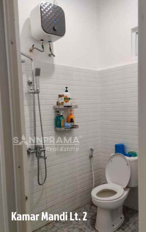 rumah second 2 lantai dekat stasiun di beji depok