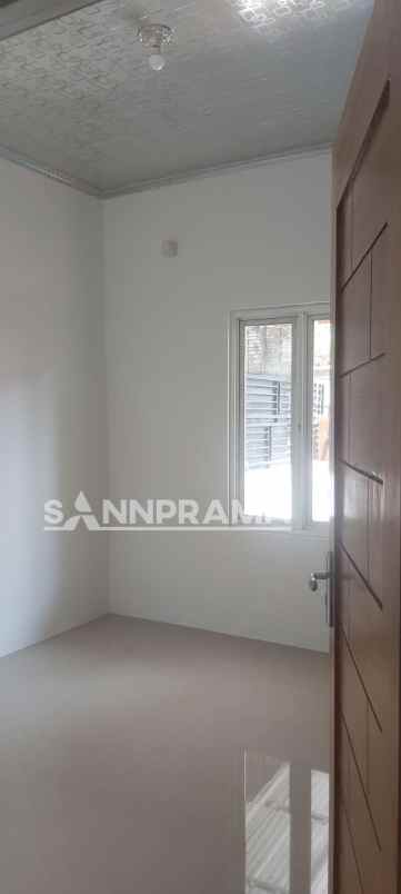 rumah second cantik dekat gerbang tol sawangan ash