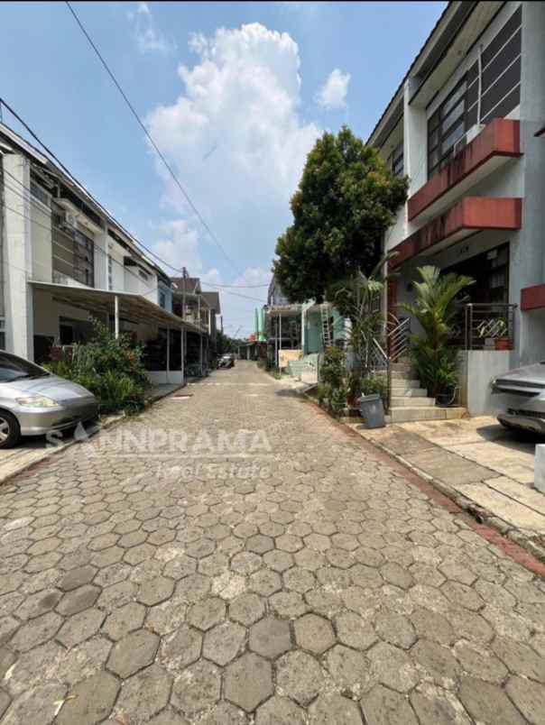rumah second dalam cluster di jalan raya pitara depok