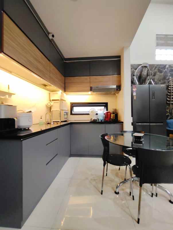 rumah second design modern di bambu apus jaktim