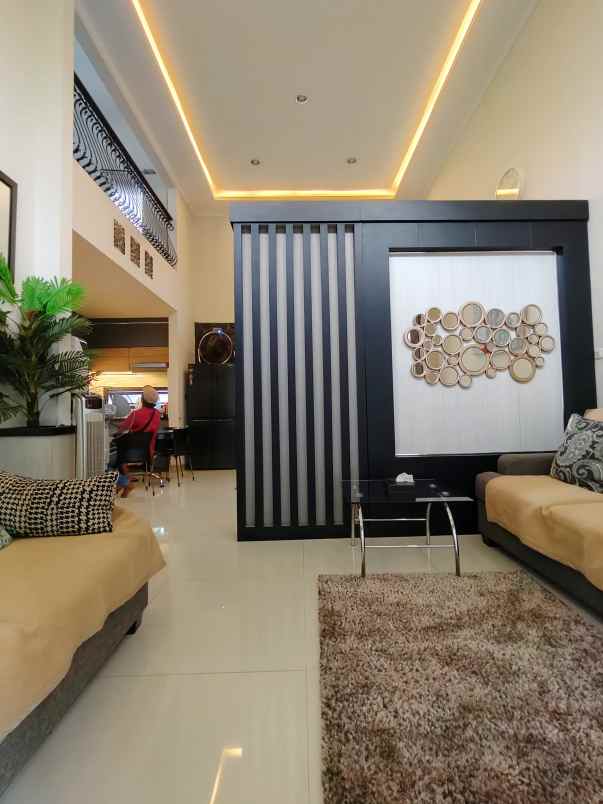rumah second design modern di bambu apus jaktim