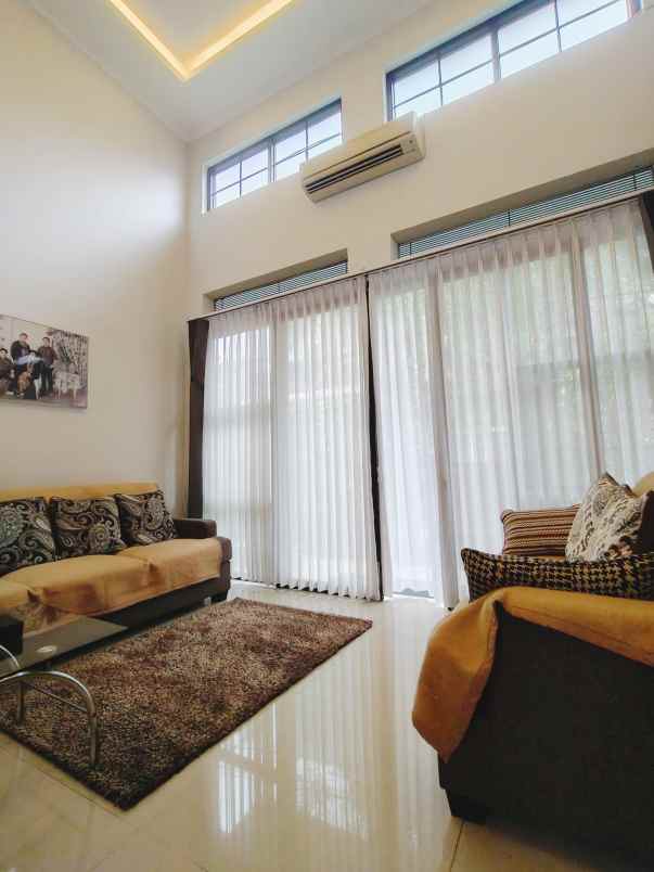 rumah second design modern di bambu apus jaktim