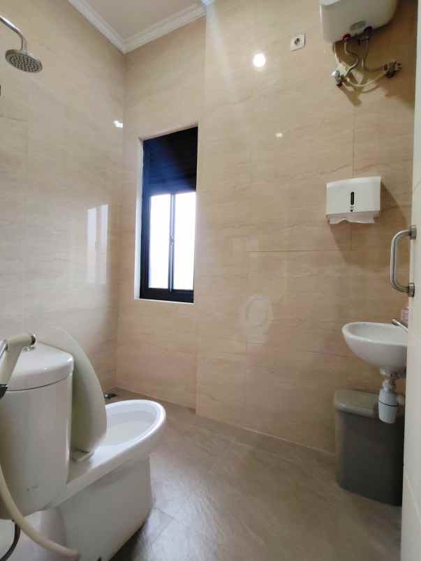 rumah second design modern di bambu apus jaktim