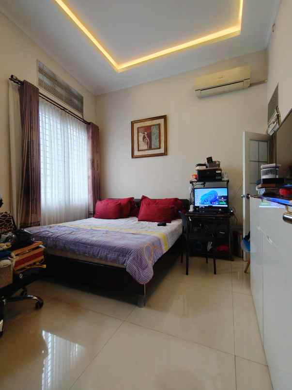 rumah second design modern di bambu apus jaktim