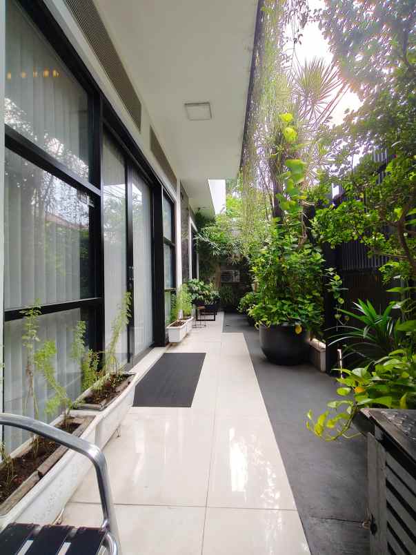 rumah second design modern di bambu apus jaktim