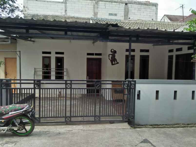 rumah second hook di bsi 2 pengasinan depok
