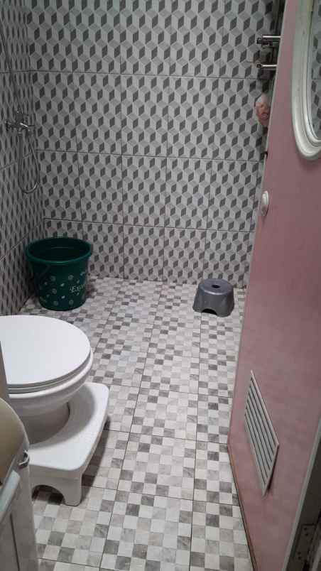 rumah second hook di bsi 2 pengasinan depok