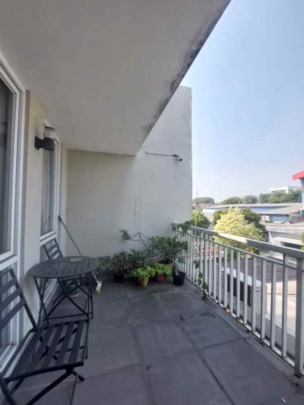 rumah secondary dalam komplek di rawamangun