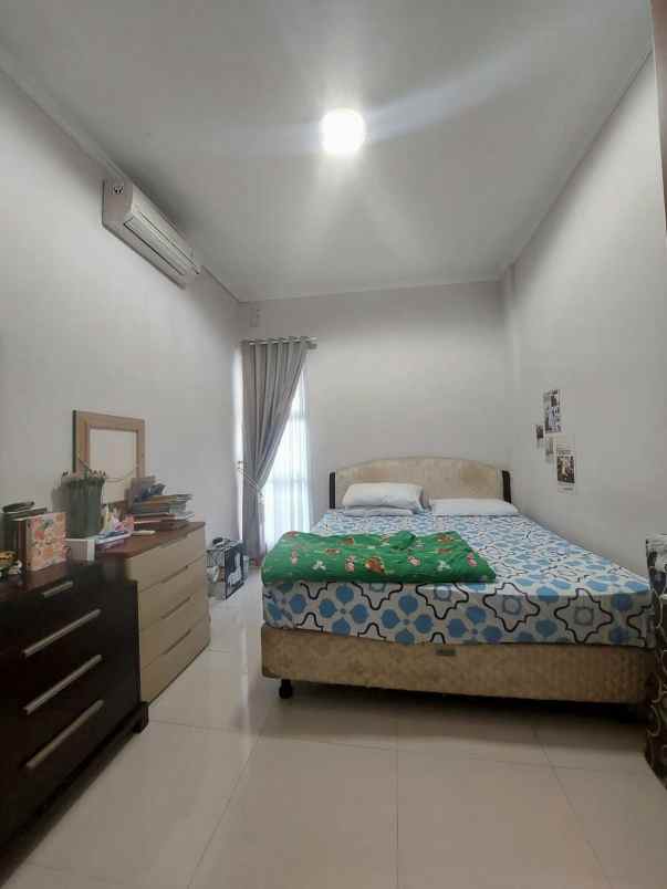 rumah secondary dalam komplek di rawamangun