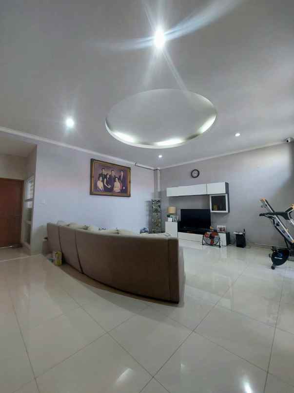 rumah secondary dalam komplek di rawamangun