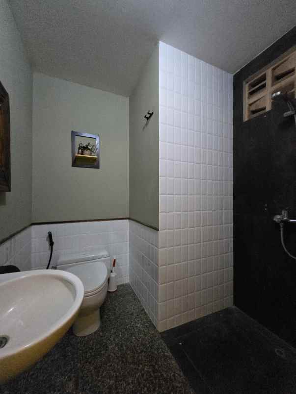 rumah secondary good condition di rawamangun