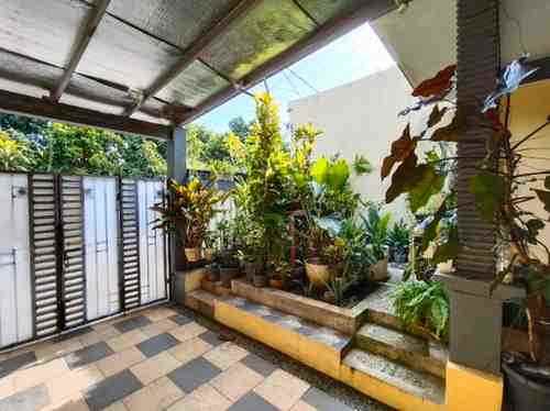 rumah seken apik terawat di beji depok