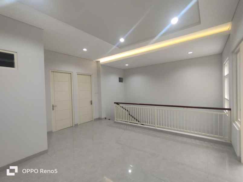 rumah siap huni manyar tirtoyoso 2 lantai dekat merr