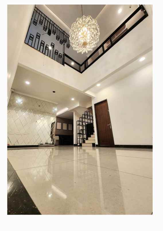 rumah sisp huni pinggir jalan area jati padang