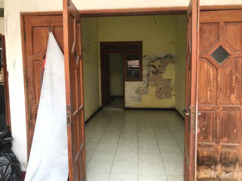 rumah sutorejo selatan butuh renov row jalan 2 mobil