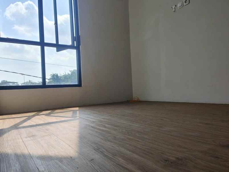 sisa 1 unit rumah hook lokasi strategis belakang umy