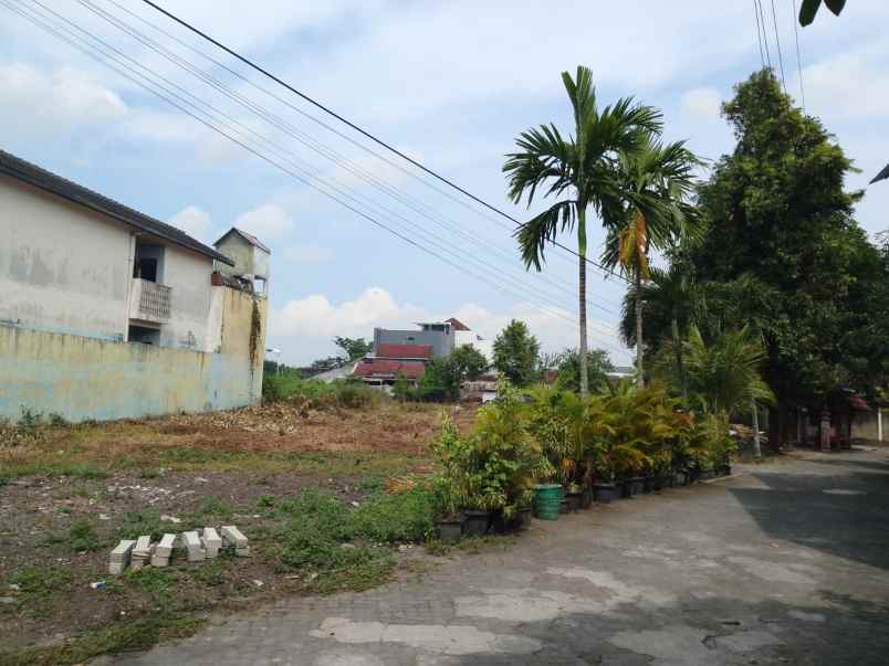 tanah dekat ugm di jl kaliurang km 4