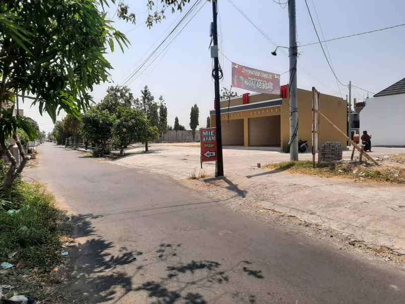 tanah jalan laban wirun