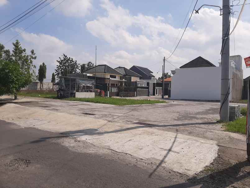 tanah jalan laban wirun