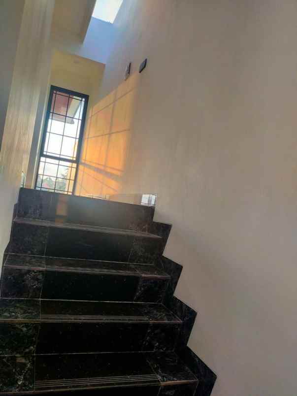 townhouse american style exclusive 10 menit akses tol