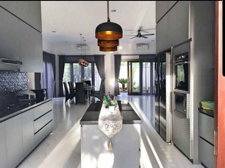 villa raya pantai berawa