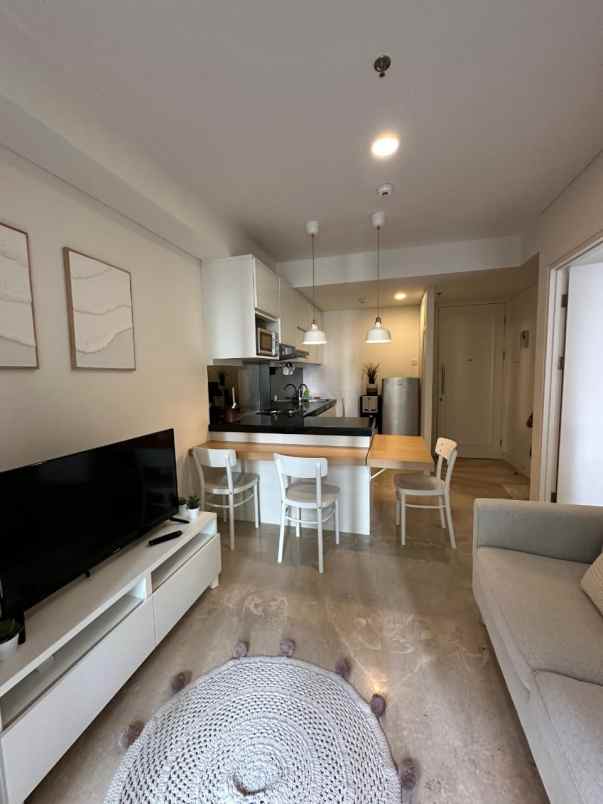 apartemen full furnished di landmark residence