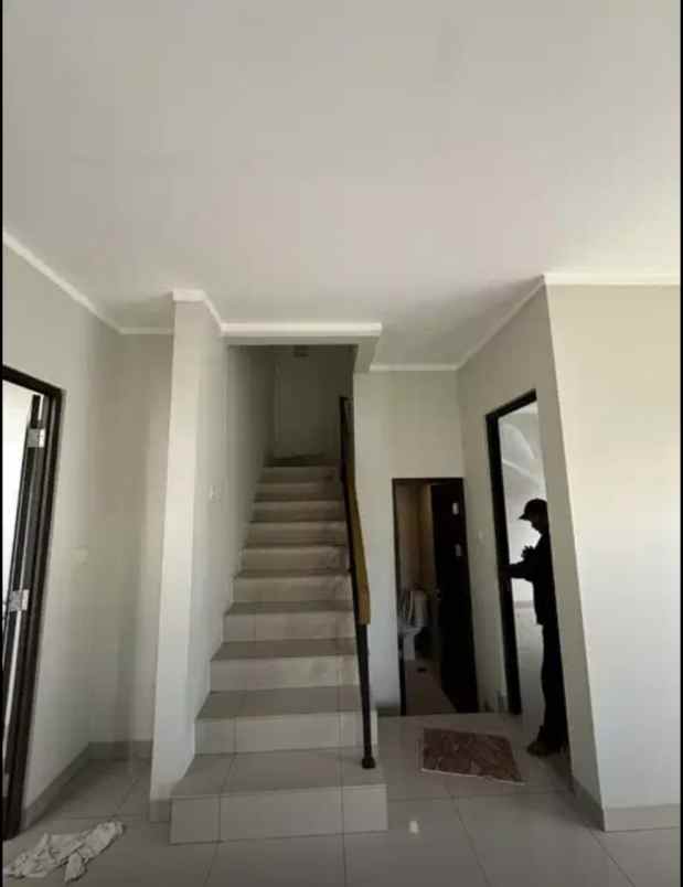 dijual cepat rumah hook di burgundy summarecon bekasi