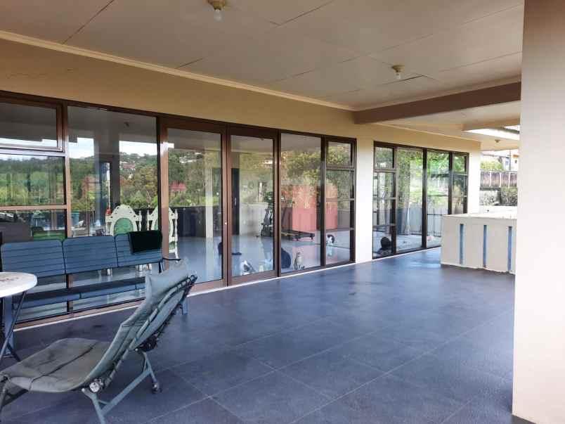 dijual cepat villa di taman safari