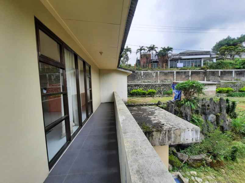 dijual cepat villa di taman safari