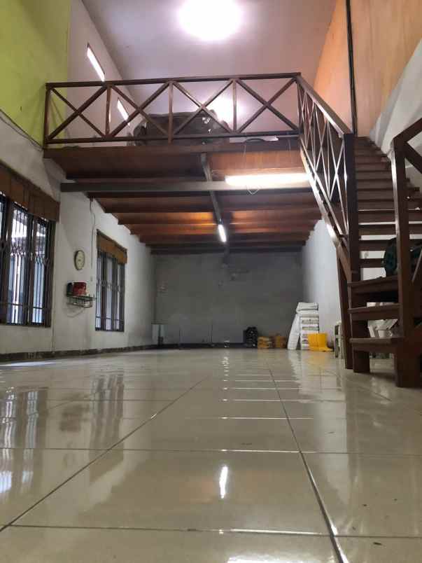 dijual gudang luas di cibolerang