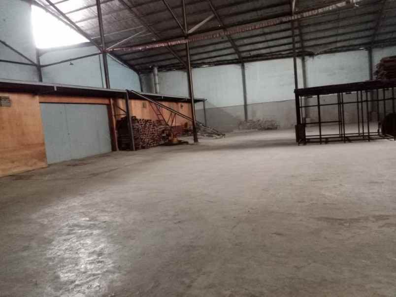 dijual gudang luas di cibolerang