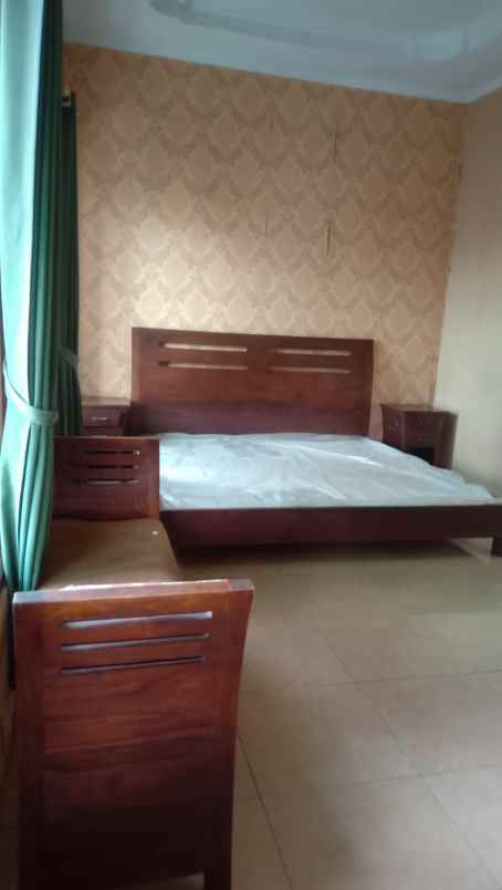 dijual rumah 3 lantai di villa kalisari depok