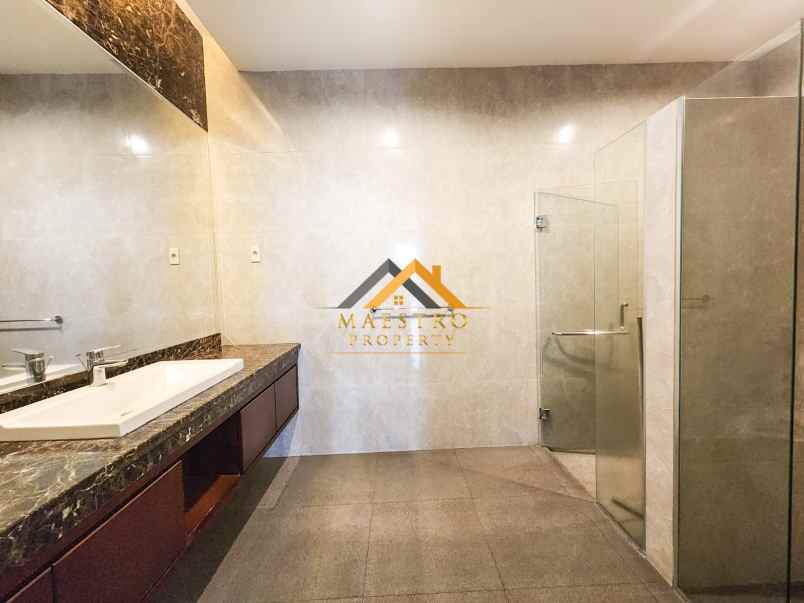 dijual rumah 3 tingkat di komplek padang golf mansion