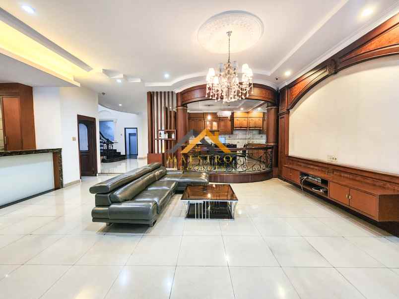 dijual rumah 3 tingkat di komplek padang golf mansion