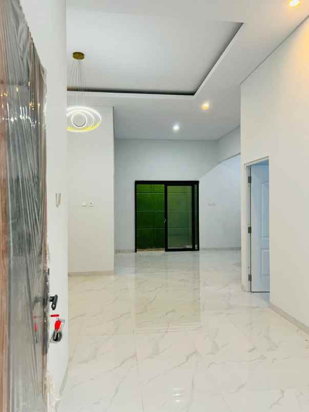 dijual rumah 999000000