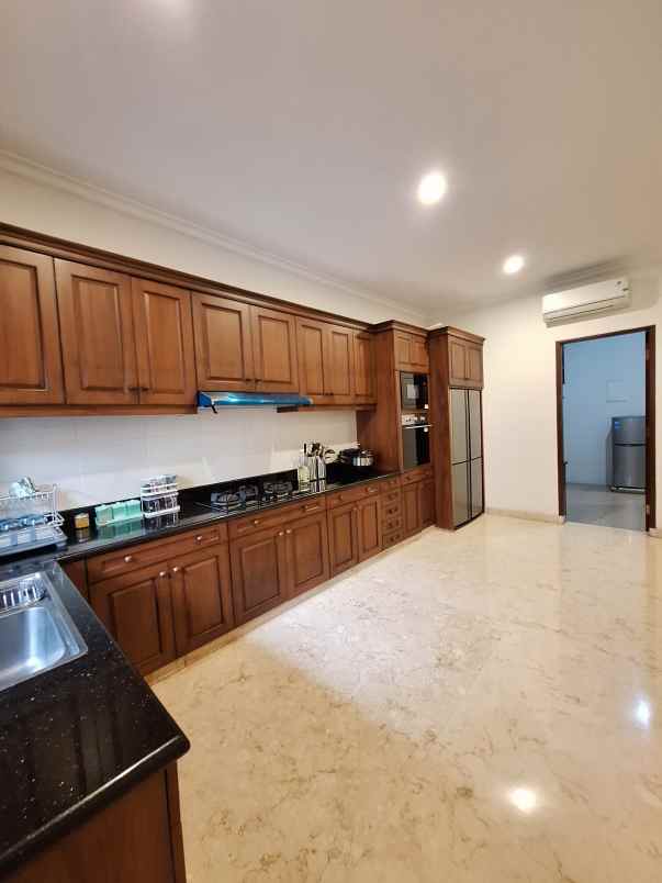 dijual rumah adhyaksa lebak bulus