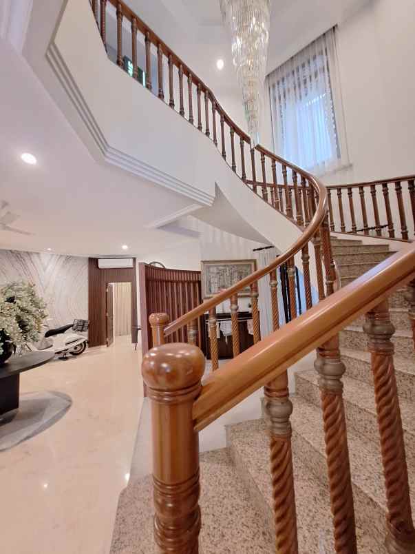 dijual rumah adhyaksa lebak bulus