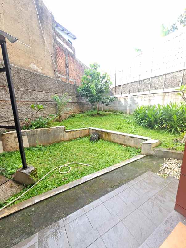 dijual rumah antapani