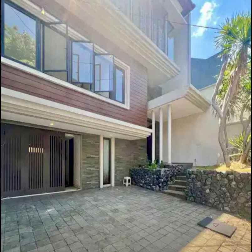 dijual rumah araya 2