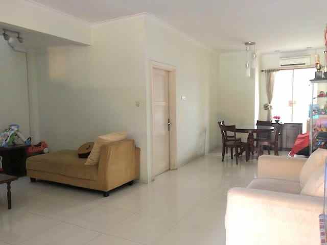 dijual rumah araya