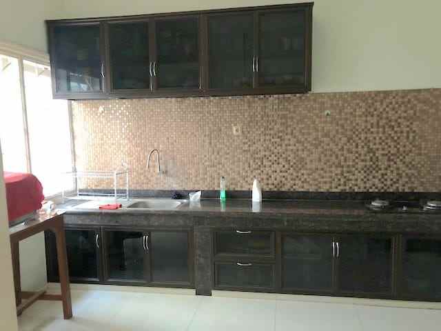 dijual rumah araya
