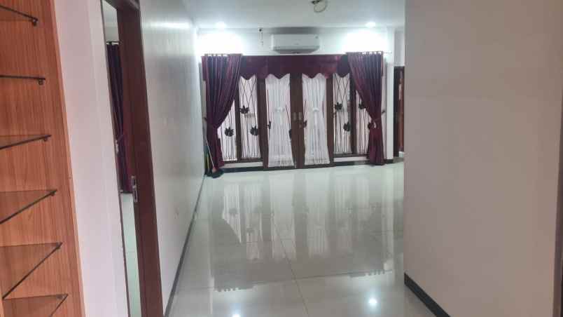 dijual rumah aria graha