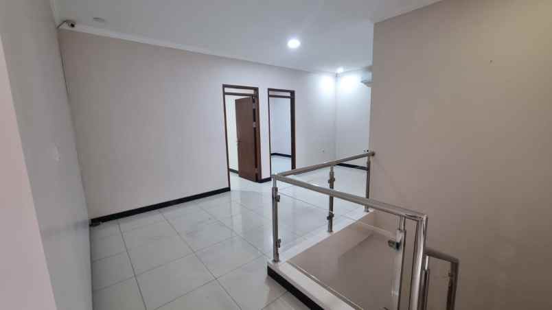 dijual rumah aria graha