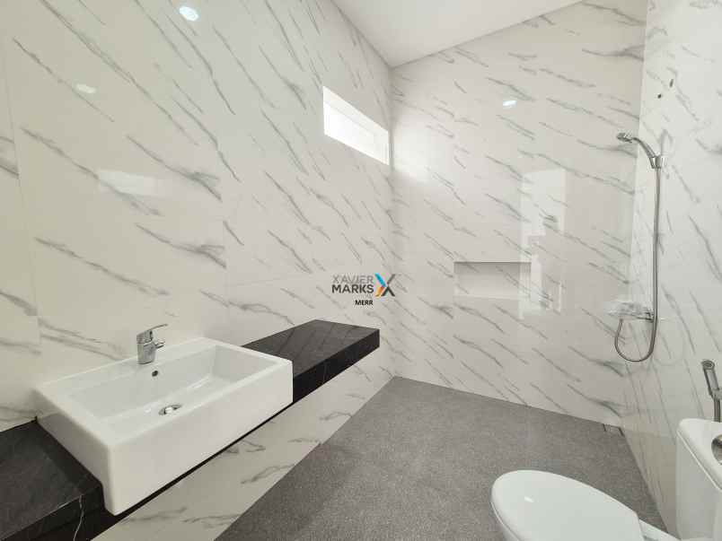 dijual rumah baru bagus di jemursari regency