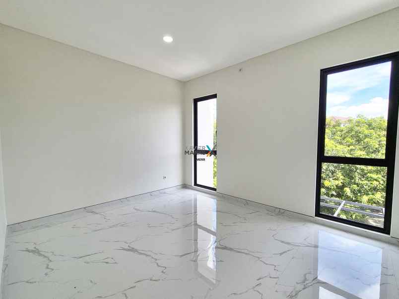 dijual rumah baru bagus di jemursari regency