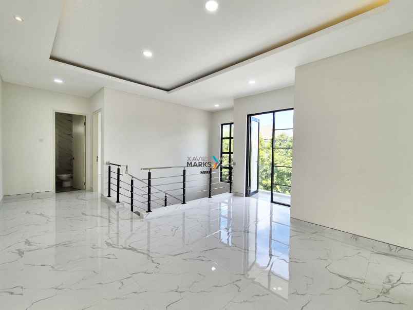 dijual rumah baru bagus di jemursari regency